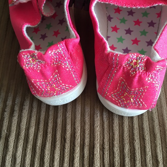 Girls Slip On Sneakers - Picture 2 of 2